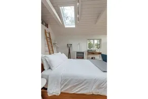Modern Riverfront Bungalow, Fireplace, 20 min to Hudson & Windham - Image 5