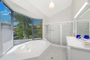 The Atrium - Large Spacious Architect Designed Home - Image 3