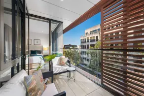 Stunning 3rd floor 2 bed apartment w/ city views - Image 4