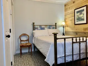 Nine Island Cottage - Lake front, Hot Tub, 45 mins from St. John's, Sleeps 14 - Image 5