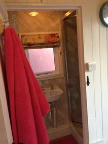 El Hideaway Shepherd Hut - Image 3