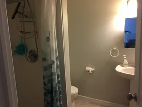 2BR 1BA  in Upscale Neighbourhood - Image 3
