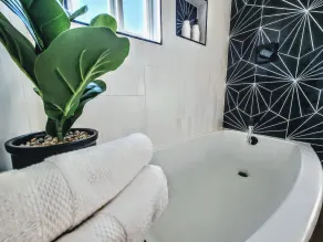 🌊King bed - near SoFi and LAX - free onsite parking  - Image 5
