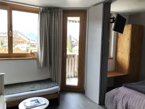 Center station (Intrêts 2), comfortable 2 rooms/4 pers.,  superb view. - Image 5