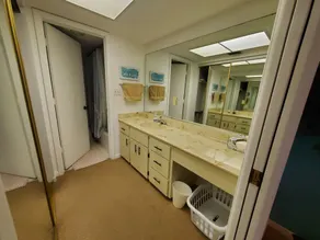 2/2 Spacious Condo 15 min away from Gulf Coast Beaches - Image 3