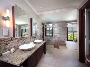 Außergewöhnliche Villa mit Meerblick am Strand - Image 3