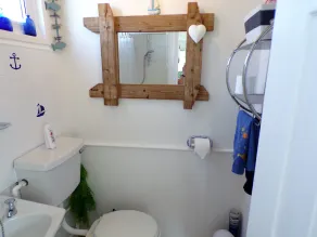 Cosy Cabin near Heacham Beach, Free Parking - Image 3