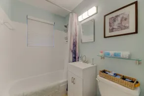 Comfy and Convenient Condo - Image 2