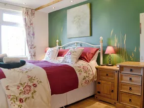 Discover Cambridgeshire from this superb holiday lodge. - Image 2