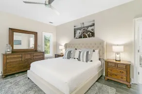Lovely and spacious, renovated with a private pool - Image 3
