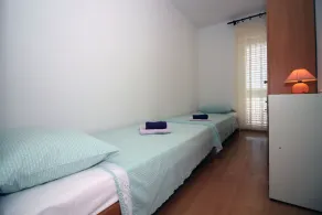 Apartamento para dos personas con terraza y vista al mar Tisno, Murter (A-5136-b) - Image 5