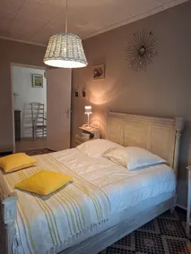 Detached country house, in the heart of the vineyards, 6 km from the beach in Meze - Image 4