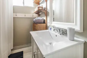 Studio in Mission Beach, just steps to to the sand! - Image 2