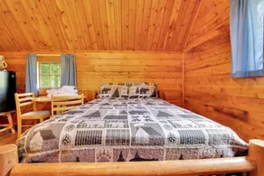 Charming Log Cabin in Bloomington - Image 4