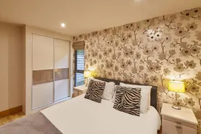 Host & Stay - Simon Howe Lodge - Image 5