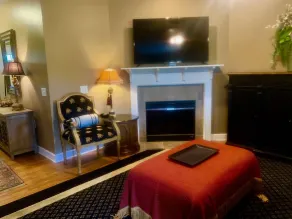 Exquisite 2BR Luxuriöse Suite Großartige Lage in Greenville - Image 2