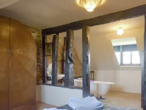 7 bedroom accommodation in Whitchurch - Image 3