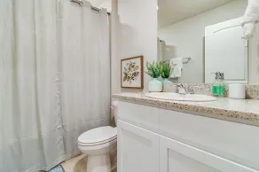 Spacious/open 4 bedroom 3 bath with office - Image 4
