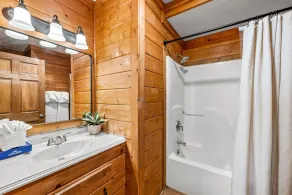 Private 3BR/ 2BA Beauty near Dollywood! Hot Tub, Wi-Fi, Games - Image 3