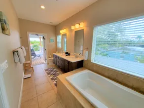 3brm elevated canal front pool home on North Longboat Key - Image 4