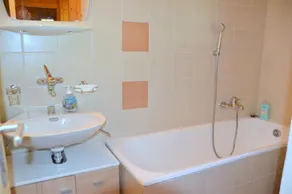 All'esterno: cottage per 4 persone, piano terra con arredamento da giardino e mobili da giardino, ba - Image 3