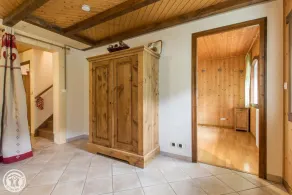 Antigua casa de labranza renovada, chalet con decoración que contrasta encanto y tradición - Image 2