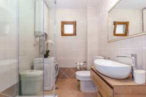 Comfortable villa with a panoramic view and private pool - Image 3