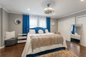 Chic & Elegant Retreat With Pool And FREE Parking Sleeps 16 Guests  - Image 5