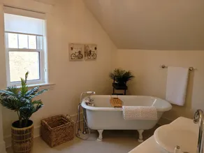 Peaceful House, Calming Gardens + Kitchen + Wi-Fi - Image 4