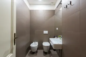 Spacious 3BR Apartment I Metro I near Karlin Square - Image 5