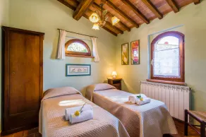 Lovely cottage with outdoor patio and small terrace. Panoramic pool and bbq. - Image 2