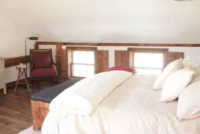 Cool Barn renovation with views. 5 mins to hikes, restaurants, fishing and more! - Image 5