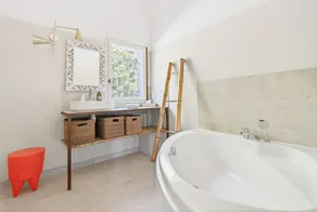 GRANDE CASA, GORDES , piscina riscaldata, vista su Goult, Roussillon - Image 3