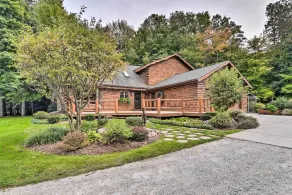 The perfect den surrounded by natures beauty to enjoy with your loved ones! - Image 4