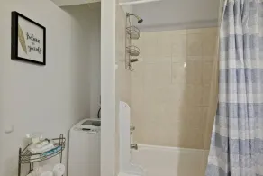 Renovated 2BR w Amenities - Image 3