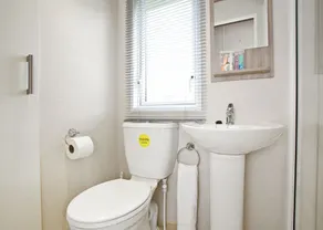 Modern 12ft-wide holiday home with one double with en suite W. - Image 2