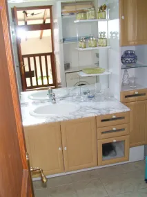 House, 1 bedroom, sleeps 2, quiet area, fully equipped - Image 4