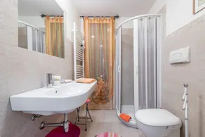 Holiday Home 'Casa Ricale' with Sea View, Wi-Fi and Air Conditioning - Image 4