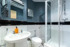 Black Moon 2 bed 2 bath Central location - Image 2