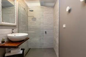 Tyrone Beach House - Cosy Family Getaway - WiFi - Linen Included - Image 5
