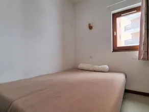 Sunny 2-Room Apartment with Balcony, Near Slopes, Free Wi-Fi & Parking – Sleeps 6 - Image 4