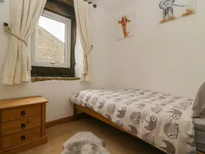 PICKLES HILL COTTAGE, pet friendly, with hot tub in Oakworth - Image 3