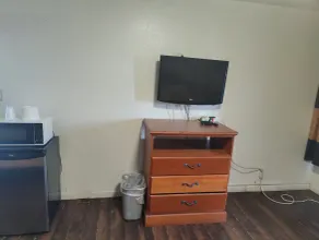 Best Inn & Suites - Image 3