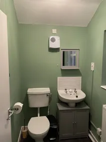 Family & dog friendly seaside flat Llansteffan Carmarthen West Wales sleeps 5 - Image 3