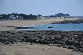 Bungalow, enclosed garden, direct beach access - Image 4