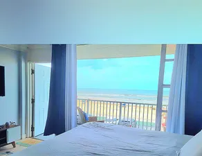 GORGEOUS OCEANVIEW with balcony and pool! - Image 4