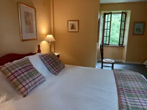 Storslagen stengård med privat uppvärmd pool, trädgårdar och WiFi sover 2-12 - Image 3
