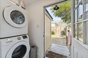 Newly Renovated ☆ Pet-friendly w/ Back Yard ☆ Victorian District ☆ Park Side - Image 3