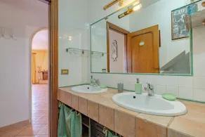 Wohnung mit Balkon in der römischen Landschaft - Image 3