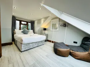 Spacious 6 Bed Residence in Wembly, London - Image 5